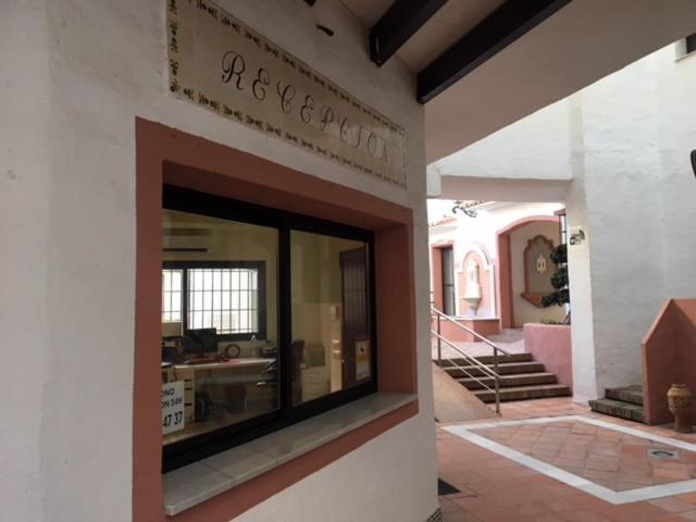 Large And Elegant In Puerto Banus With Pools And Paddle Apartman Marbella Kültér fotó