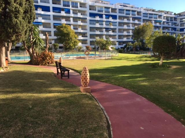 Large And Elegant In Puerto Banus With Pools And Paddle Apartman Marbella Kültér fotó