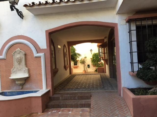 Large And Elegant In Puerto Banus With Pools And Paddle Apartman Marbella Kültér fotó