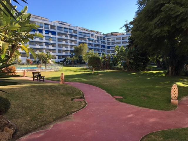 Large And Elegant In Puerto Banus With Pools And Paddle Apartman Marbella Kültér fotó