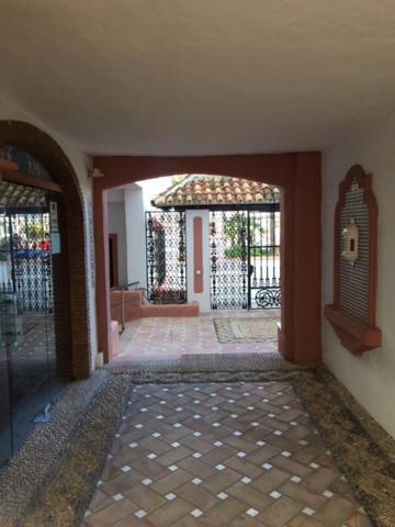 Large And Elegant In Puerto Banus With Pools And Paddle Apartman Marbella Kültér fotó