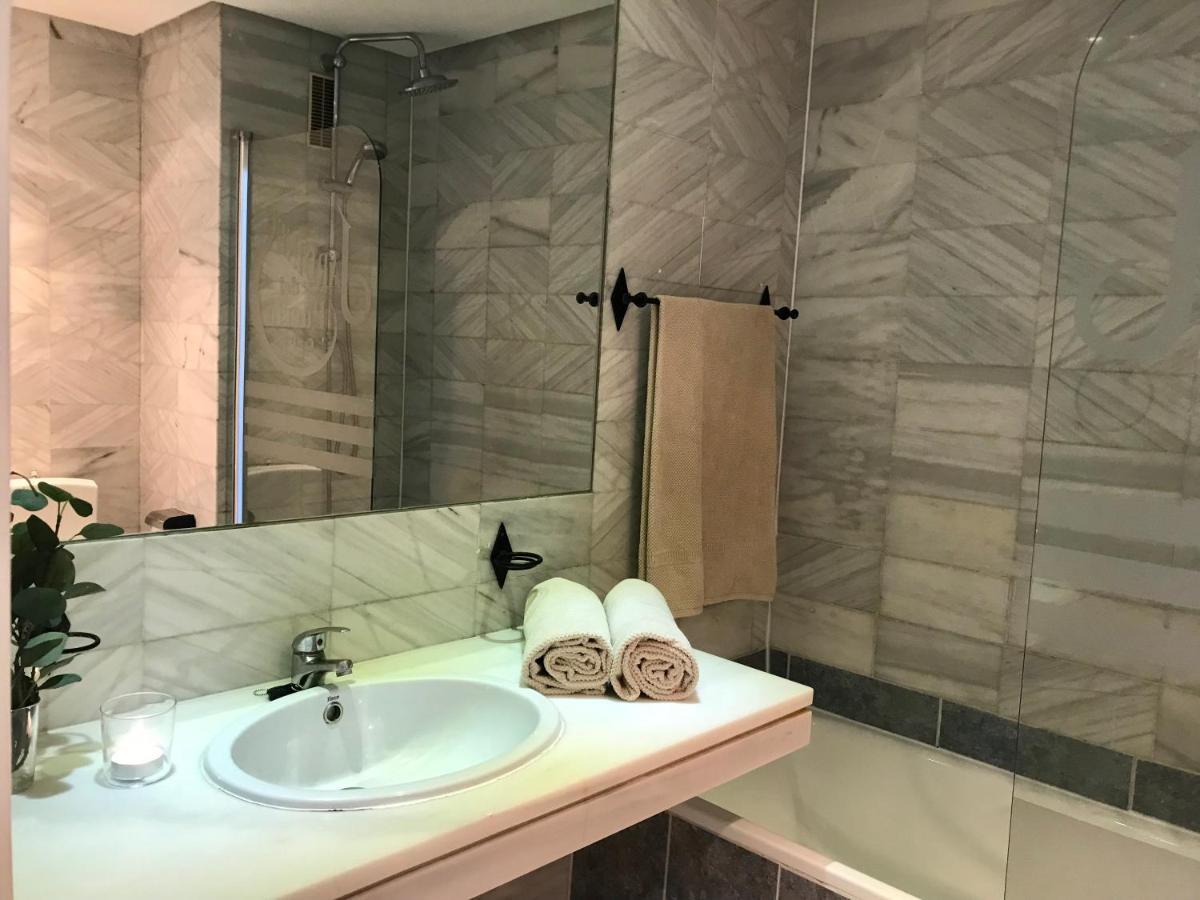 Large And Elegant In Puerto Banus With Pools And Paddle Apartman Marbella Kültér fotó