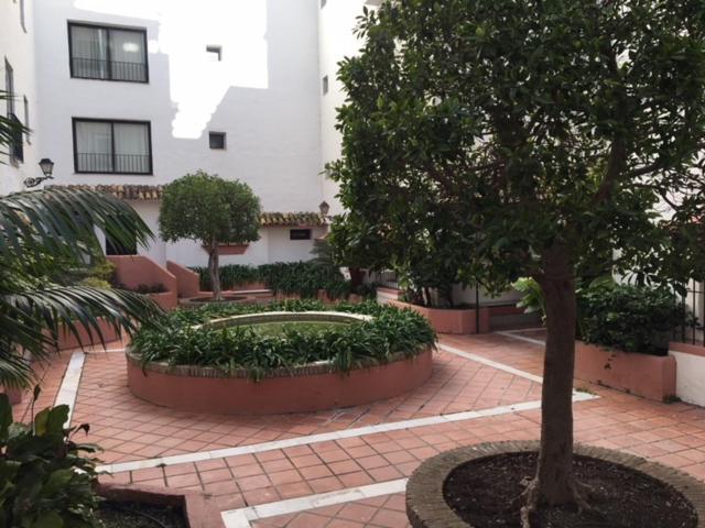 Large And Elegant In Puerto Banus With Pools And Paddle Apartman Marbella Kültér fotó